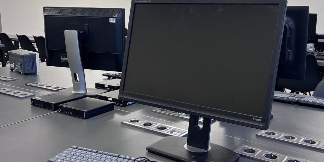 photo_5231401799141944044_y