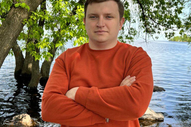 photo_5307900166025636623_y